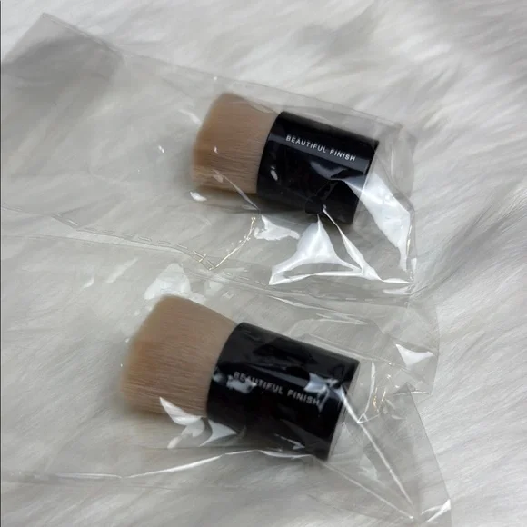 bareMinerals BEAUTIFUL FINISH FOUNDATION BRUSH Makeup Brush Set - Black and Tan - Picture 3 of 11